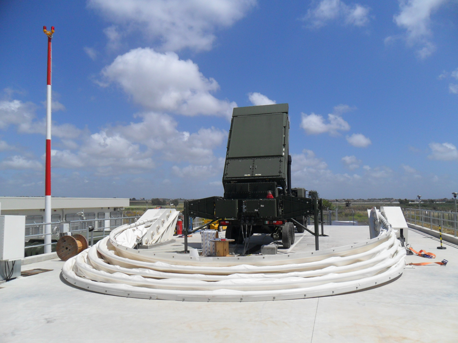The MFCR is an Xband solidstate phased array radar using elementlevel transmitreceive modules Photo courtesy of Meadsamdcom