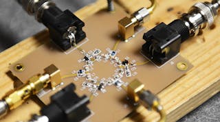 The circulator&rsquo;s design is based on commonly used integrated-circuit materials, including gold, copper, and silicon, which makes it easier to integrate into the circuit boards of current communication devices.(Image courtesy of the Cockrell School of Engineering)