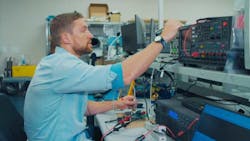 4. Development of custom test fixtures makes accurate performance measurements possible, even at mmWave frequencies. 4. Development of custom test fixtures makes accurate performance measurements possible, even at mmWave frequencies.