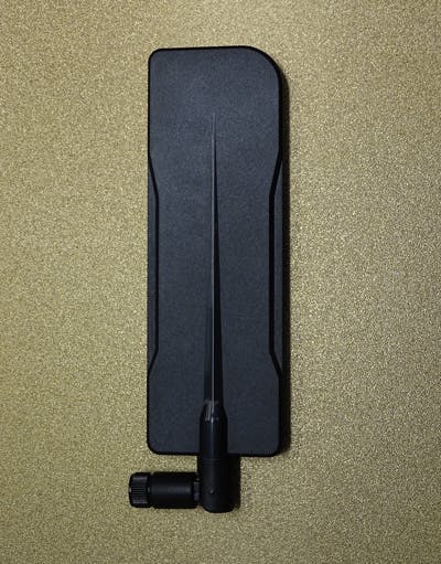 3. The wideband paddle antenna used for the measurements in this article is from Summit Electronics and was provided by Top Electronics. 3. The wideband paddle antenna used for the measurements in this article is from Summit Electronics and was provided by Top Electronics.
