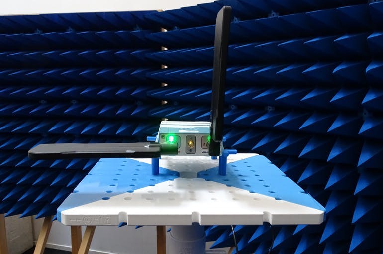 4. The MegiQ VNA-0460e with wideband paddle antennas is connected to port 1 and port 2. This setup characterized the RF impedance of the antennas and transmitted horizontal and vertical linearly polarized waves from port 1 and port 2, respectively. 4. The MegiQ VNA-0460e with wideband paddle antennas is connected to port 1 and port 2. This setup characterized the RF impedance of the antennas and transmitted horizontal and vertical linearly polarized waves from port 1 and port 2, respectively.