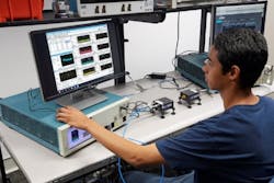 2. An RF engineer analyzes phase-coherent signals using SignalVu software. 2. An RF engineer analyzes phase-coherent signals using SignalVu software.